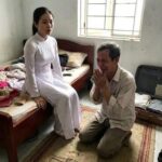 Từ ngày con trai ma;t, bố chồng quyết xin nghỉ hưu sớm để về sống cùng con dâu, cho đến một đêm, cả xóm nghe tiếng h/é/t từ phòng ngủ, cả làng chạy đến thì t;á h;ỏa…nhận ra