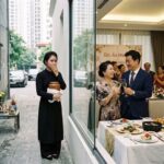 Giám đốc cố tình mời vợ cũ đến dự đám cưới, vợ cũ cao tay mang hoa tới chúc mừng , đến giờ quan trọng cô dắt theo 2 đứa bé sinh đôi nữa rồi đứng trên sân khấu dõng dạc tuyên bố.