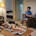 Cô dâu trả lại hết lại nhà chồng 5 cuốn sổ đỏ cùng 50 cây vàng cưới rồi dắt người mẹ nhặt rác ra đi ngay khi chú rể nói câu bất ngờ.