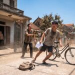 Ngày ra tòa l///y hôn, người chồng tưởng đã thắng. Nhưng đúng lúc thẩm phán chuẩn bị tuyên bố, cô con gái 7 tuổi bỗng giơ tay: