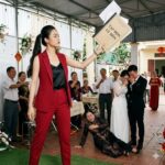 Nghe lời chị họ, tôi lấy chồng Hàn Quốc để đổi đời, ngày cưới tôi đeo vàng kín cổ, ai cũng khen tôi tốt số, nào ngờ trong đêm tâ/n h/ôn, vừa lật tấm chăn lên thấy thứ bên trong, tôi liền vùng dậy bỏ chạy