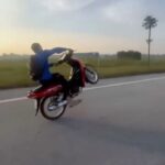 Mẹ chồng vay vợ chồng tôi 100 triệu để đi tút tát nhan sắc chuẩn bị lấy chồng mới. Tôi giận tím người quát chồng không được đưa. 1 tháng sau tôi về quê thì bàng hoàng thấy chiếc túi nilong để trong sân
